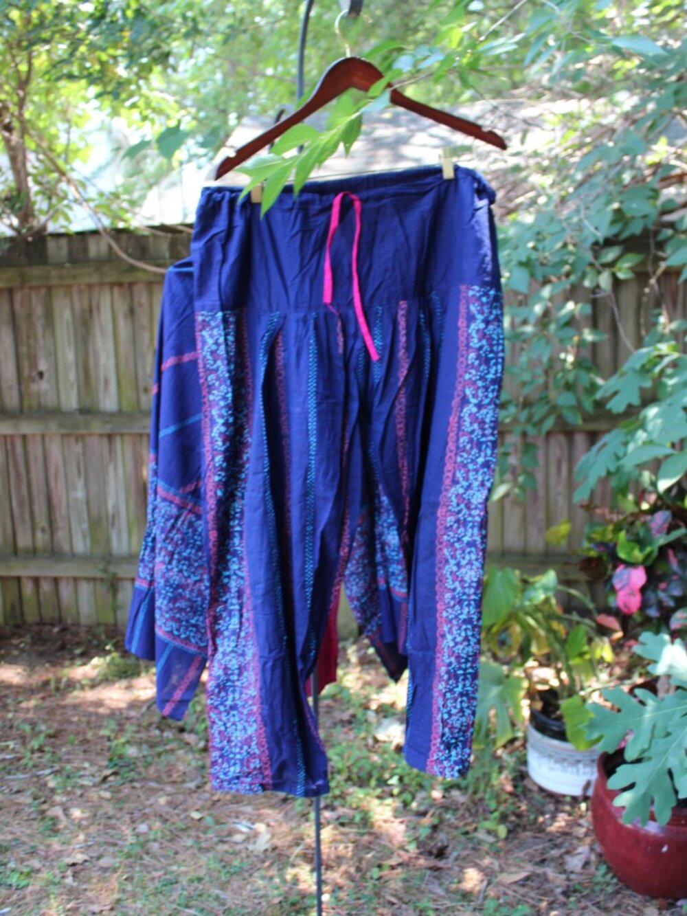 Traditional Indian Salwar Kameez Set - Kurti, Patiala Pants & Dupatta- small - Picture 5 of 10